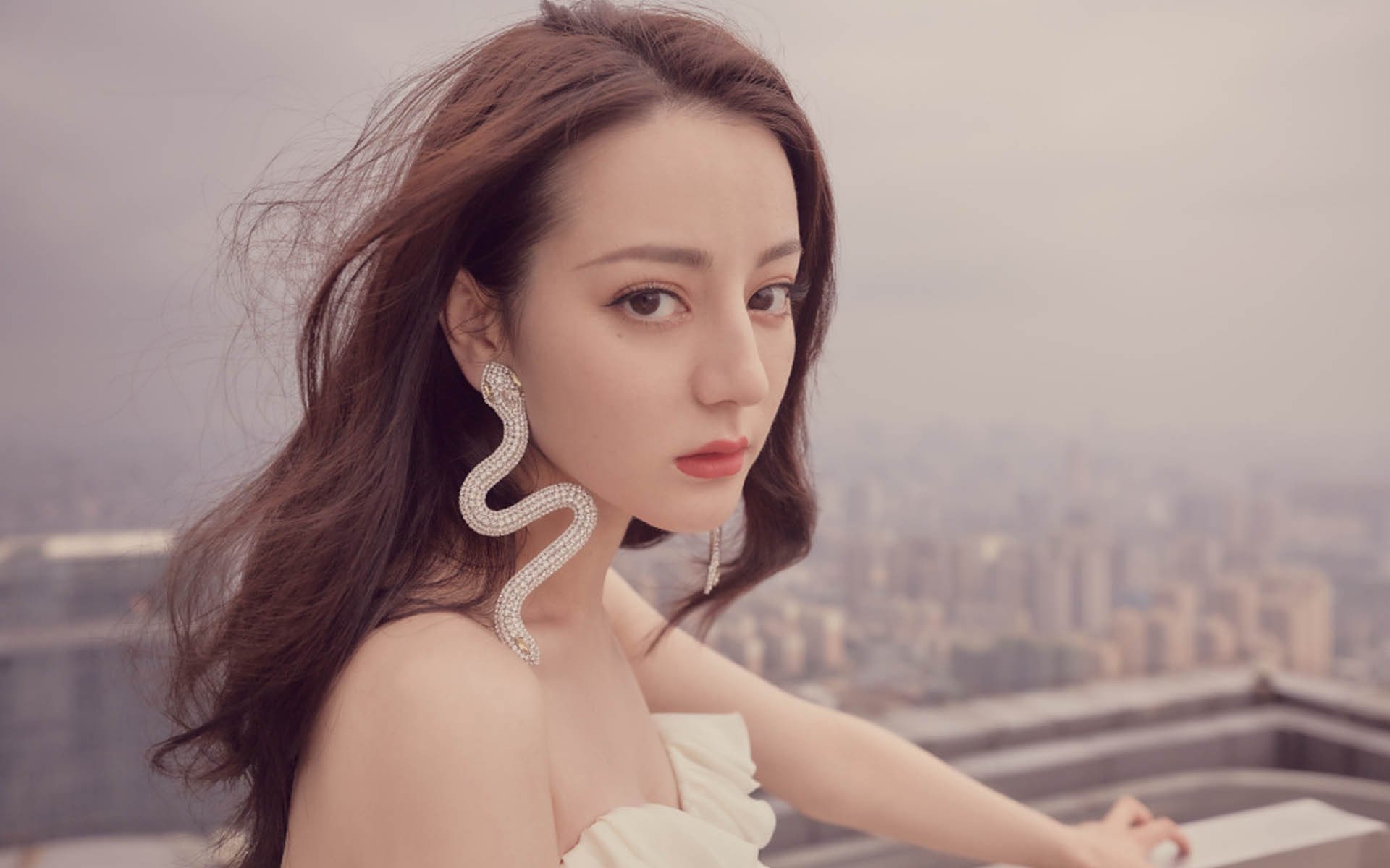 “德甲最后阶段,争冠队伍士气高昂”,德甲最后几名降级