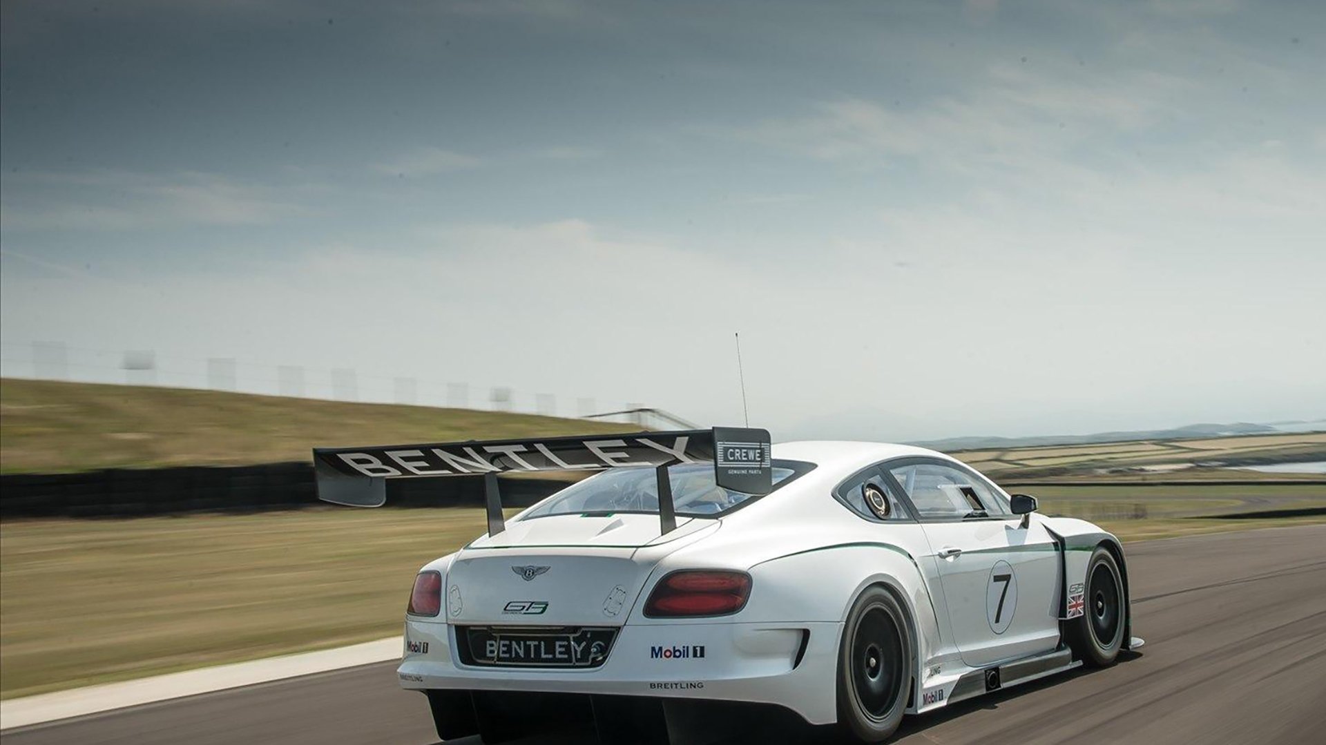 爱游戏在线登录入口-备战即将开启，女足比赛球队训练出色，女足技术