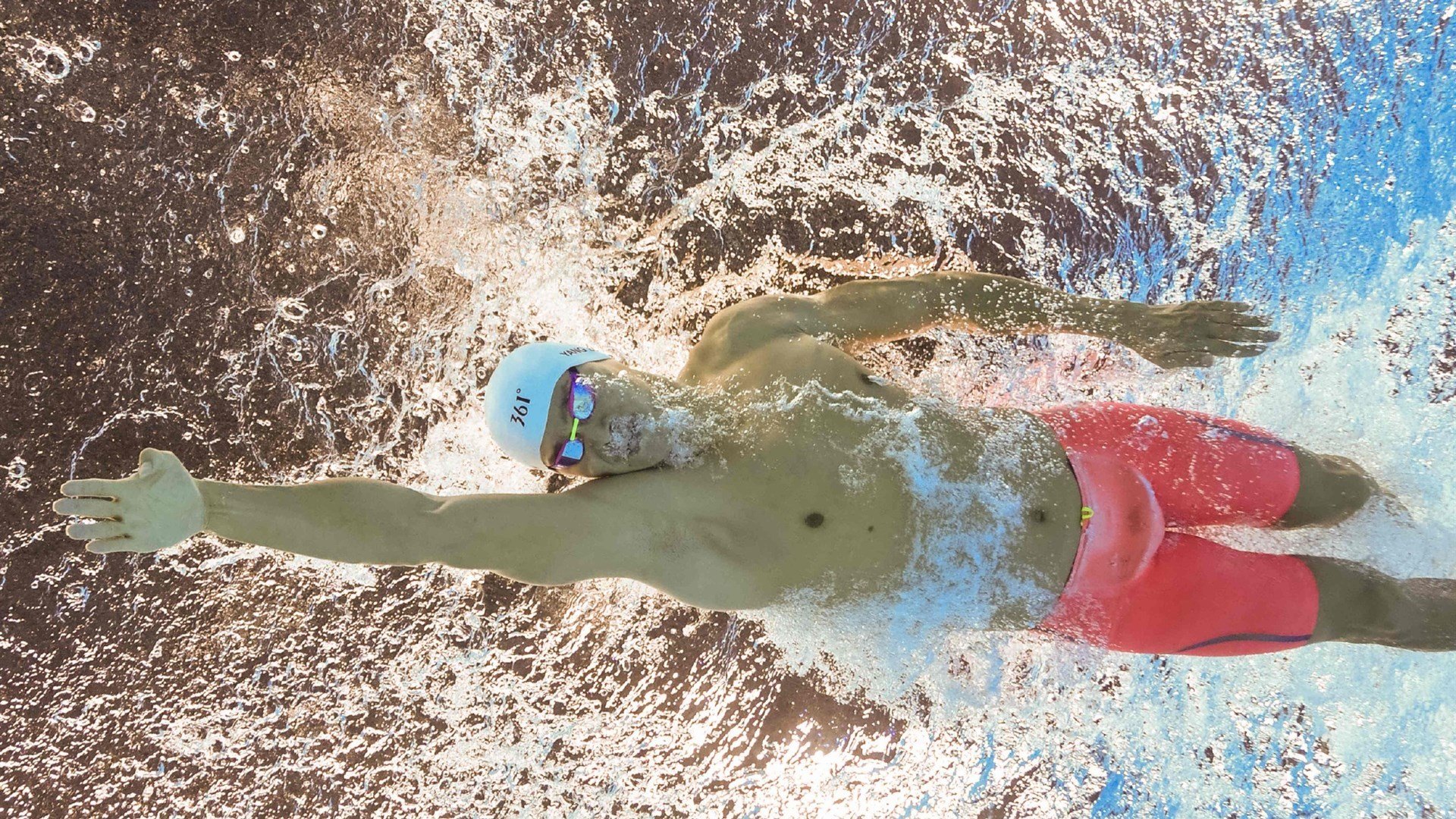 青少年足球智慧训练系统在全球范围内推广，提高训练效率，青少年足球训练课程